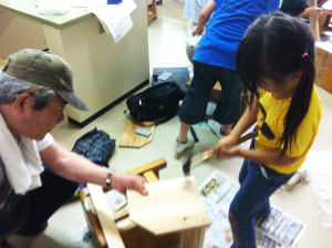 ギコギコトントン…本立てを作ったよ